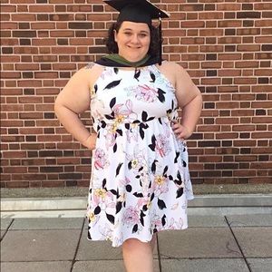 Torrid sleeveless scuba dress white and floral